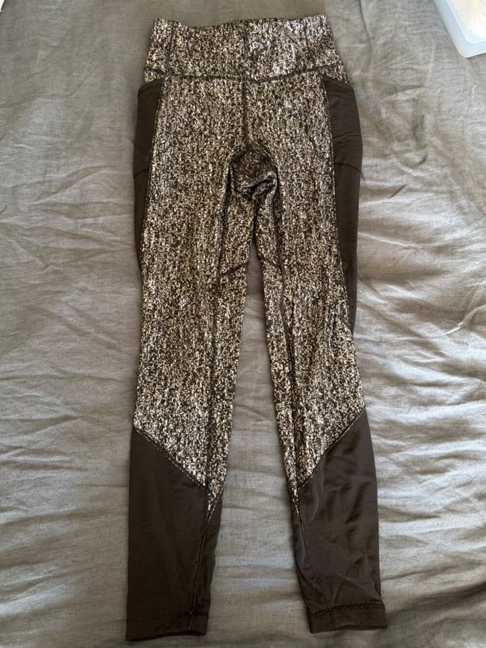 **Lululemon Black & White Print Colorblock Leggings Size 6**